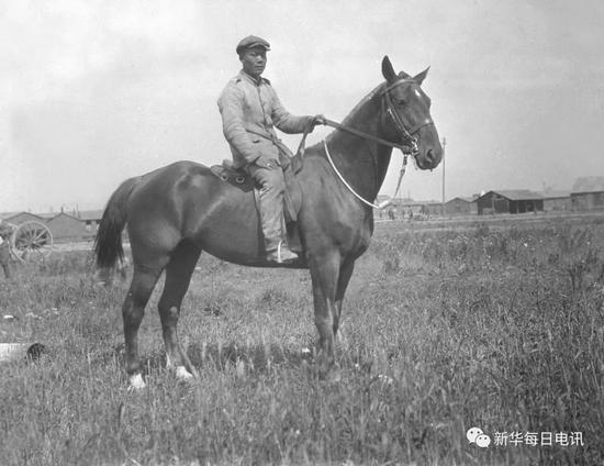 一位一战华工的骑马照片。资料照片