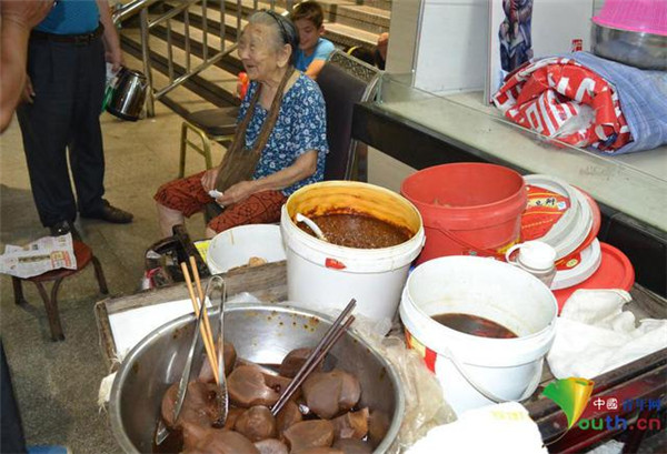 郑州 酱菜奶奶 为啥近百岁还卖酱菜 孝就是顺