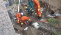 郑州一小区发生塌方事故　四名作业的工人遭埋（图）