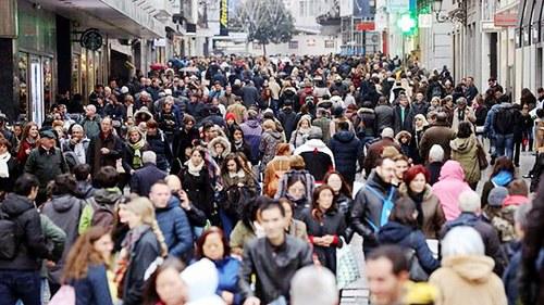 西媒:西班牙人口降低中国籍居民反增 平均年龄