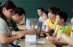 杭城不少公办小学正在给新生分班,却有家长要求重新分班