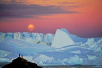 南极中山站的中秋月夜：圆月与极光同现天际