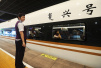 杭州人能坐上“复兴号”高铁了：舒适度更好，票价不变