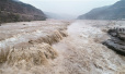 黄河壶口瀑布水量大涨　形成“水岸齐平”景观