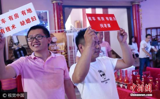 2017年5月20日，河北省邯郸市首届公益家长相亲会举行，活动为邯郸众多单身男女提供相互认识和了解的机会。(图文无关)图片来源：视觉中国