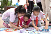 杭州萧山某小学让家长批作业　教育专家：激化家庭矛盾